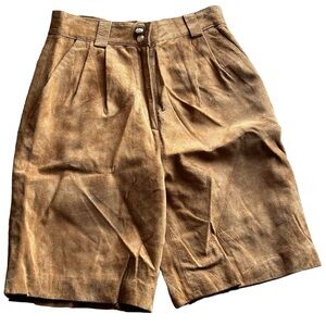 Vintage Cedars Women's 8 Tan 100% Suede Leather Bermuda Shorts Pleated Front